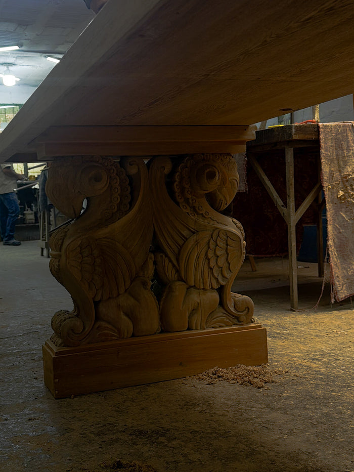 Base de mesa tallada a mano