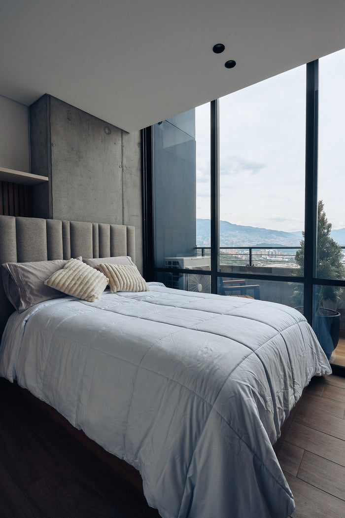 Alcoba contemporánea con vista panorámica