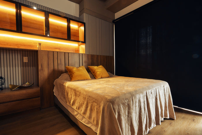 Alcoba con panel LED integrado